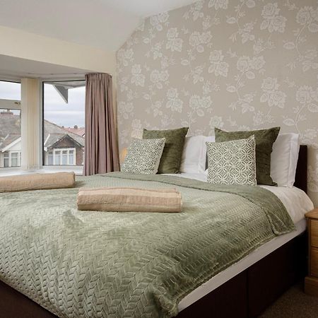 Arnside - Spacious 10-Bedroom Seaside Cottage Блекпул Екстериор снимка