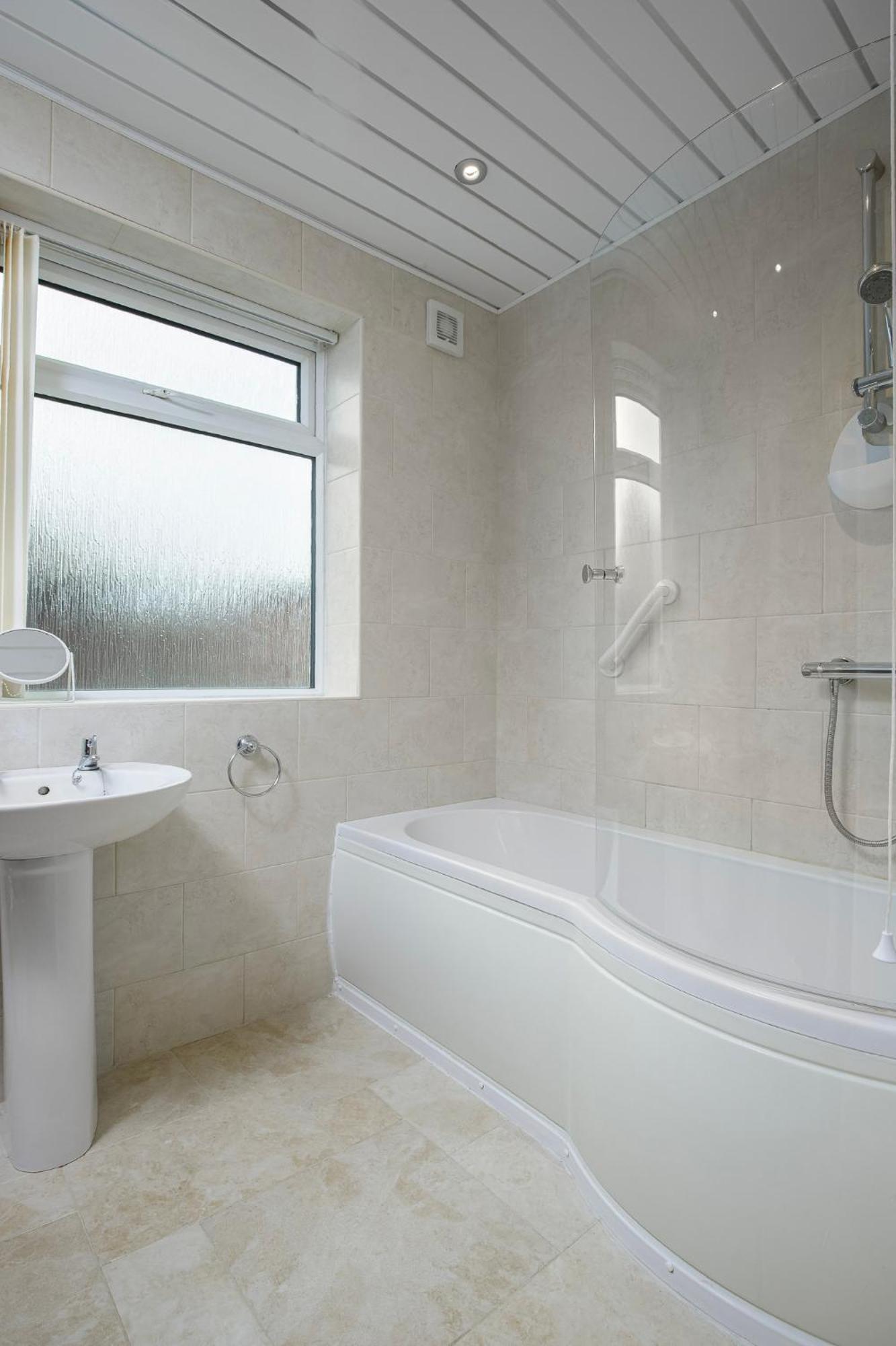 Arnside - Spacious 10-Bedroom Seaside Cottage Блекпул Екстериор снимка