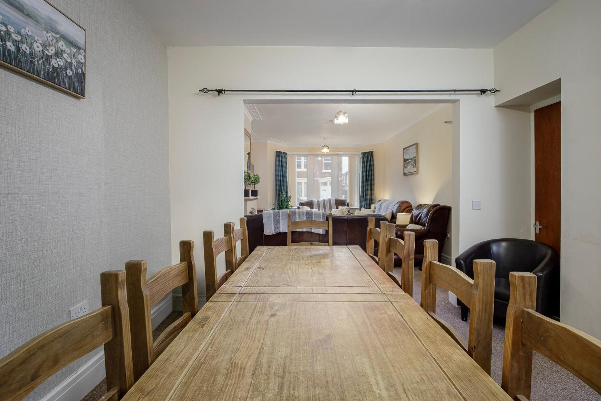 Arnside - Spacious 10-Bedroom Seaside Cottage Блекпул Екстериор снимка