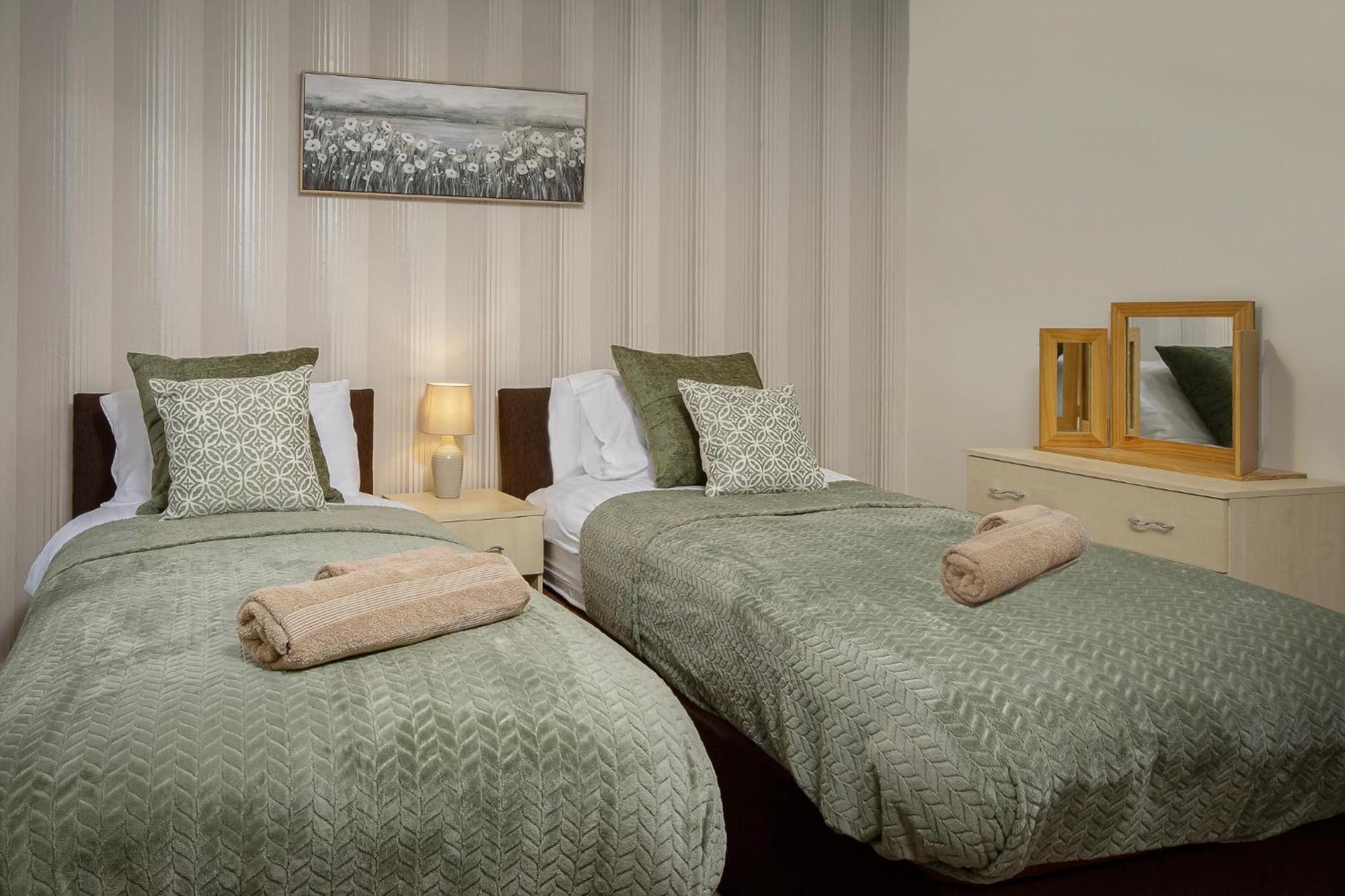 Arnside - Spacious 10-Bedroom Seaside Cottage Блекпул Екстериор снимка