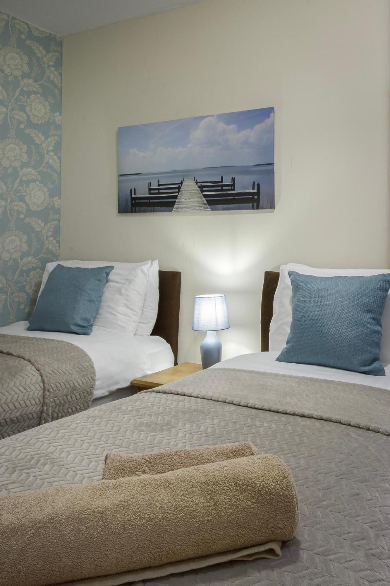 Arnside - Spacious 10-Bedroom Seaside Cottage Блекпул Екстериор снимка