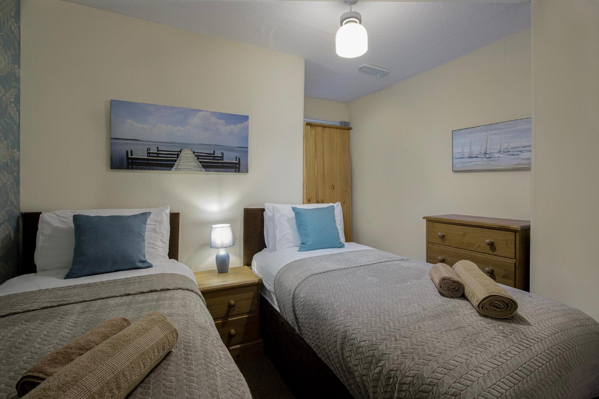Arnside - Spacious 10-Bedroom Seaside Cottage Блекпул Екстериор снимка