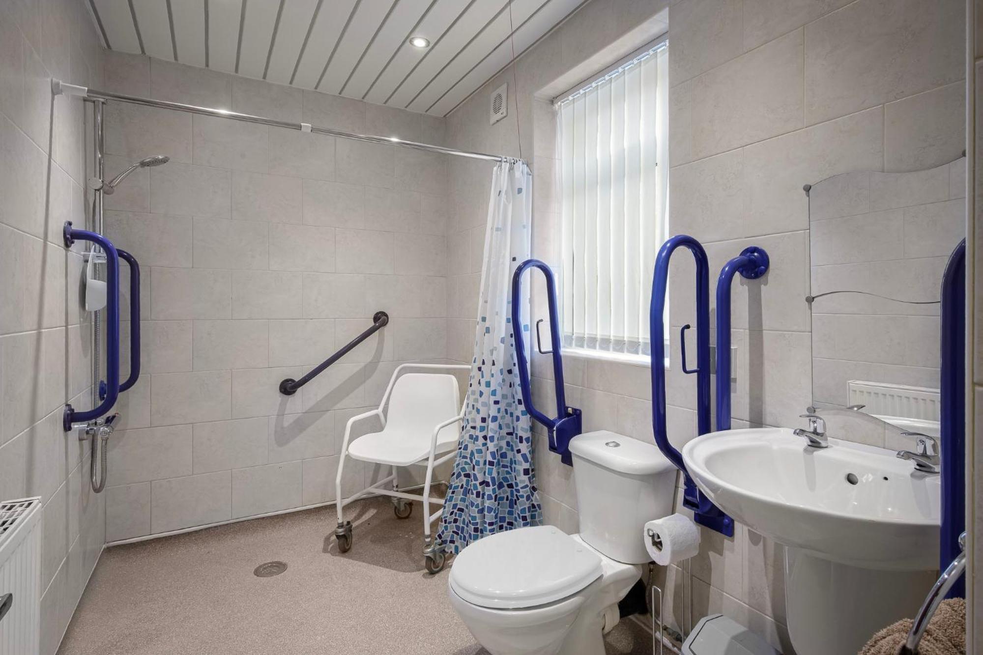 Arnside - Spacious 10-Bedroom Seaside Cottage Блекпул Екстериор снимка