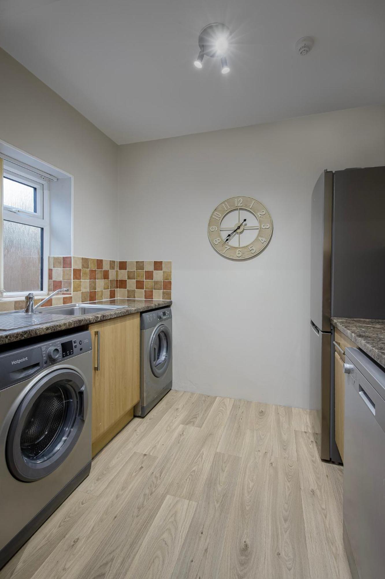 Arnside - Spacious 10-Bedroom Seaside Cottage Блекпул Екстериор снимка
